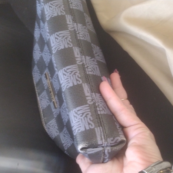 Steve Madden small clutch - Picture 2 of 3